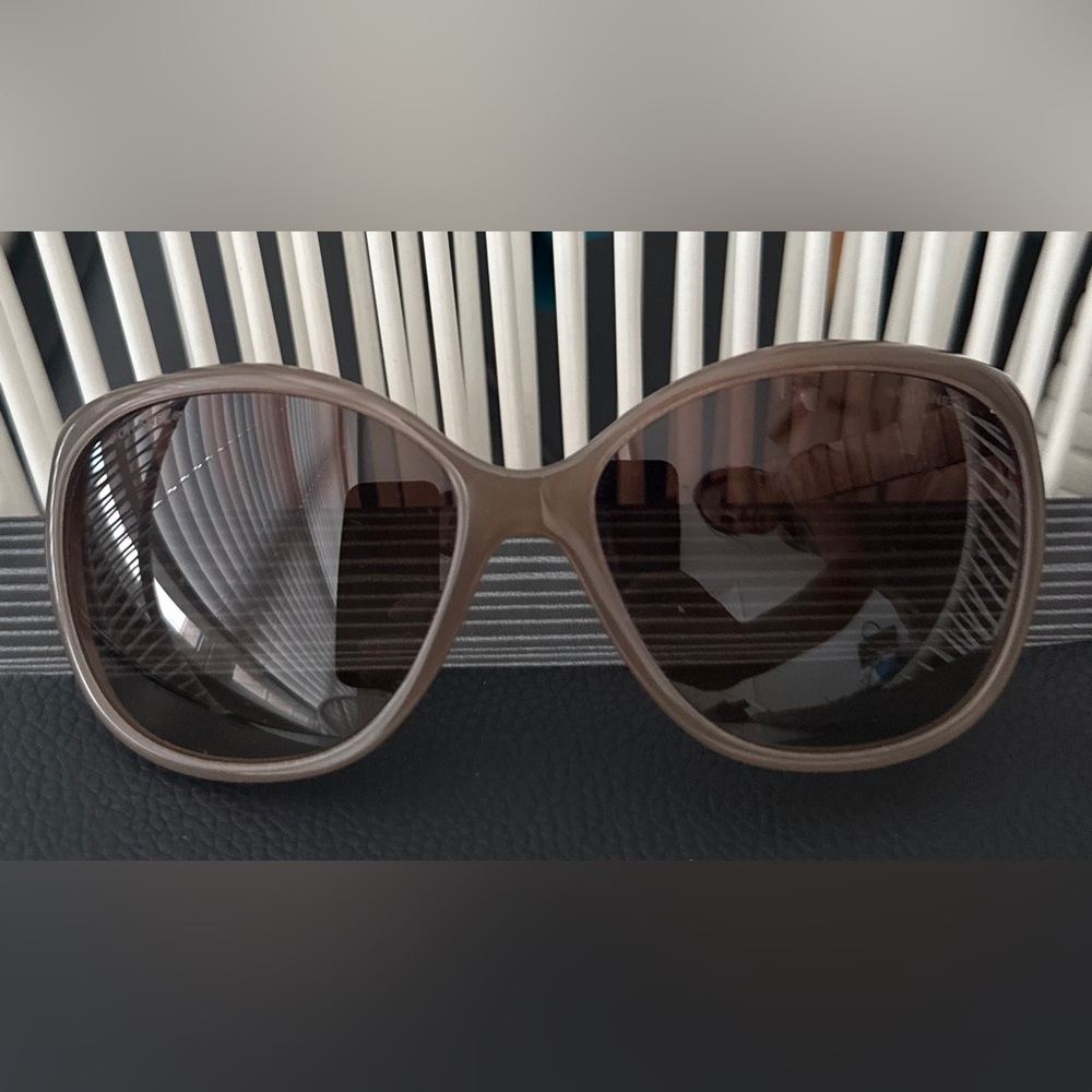 CHANEL Elegant Brown Sunglasses